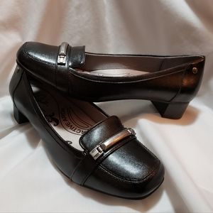 Women's Low-Heeled Shoes